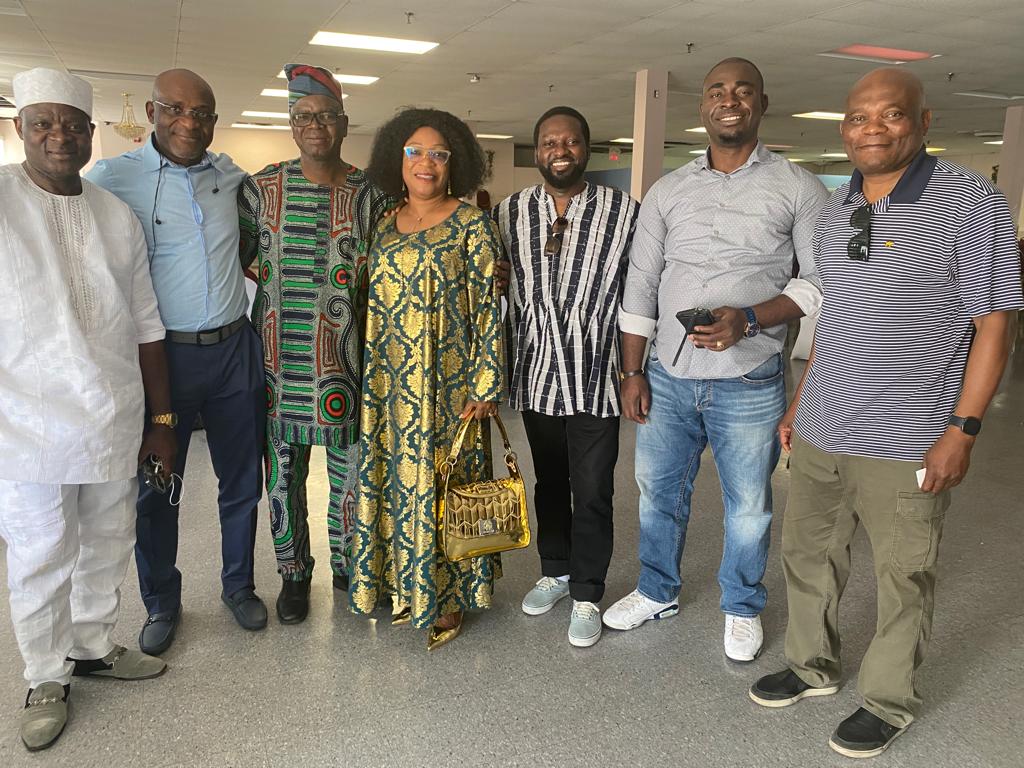 Kabu Asante (far right) in a pose with President and members of the Nigerian Canadian Association